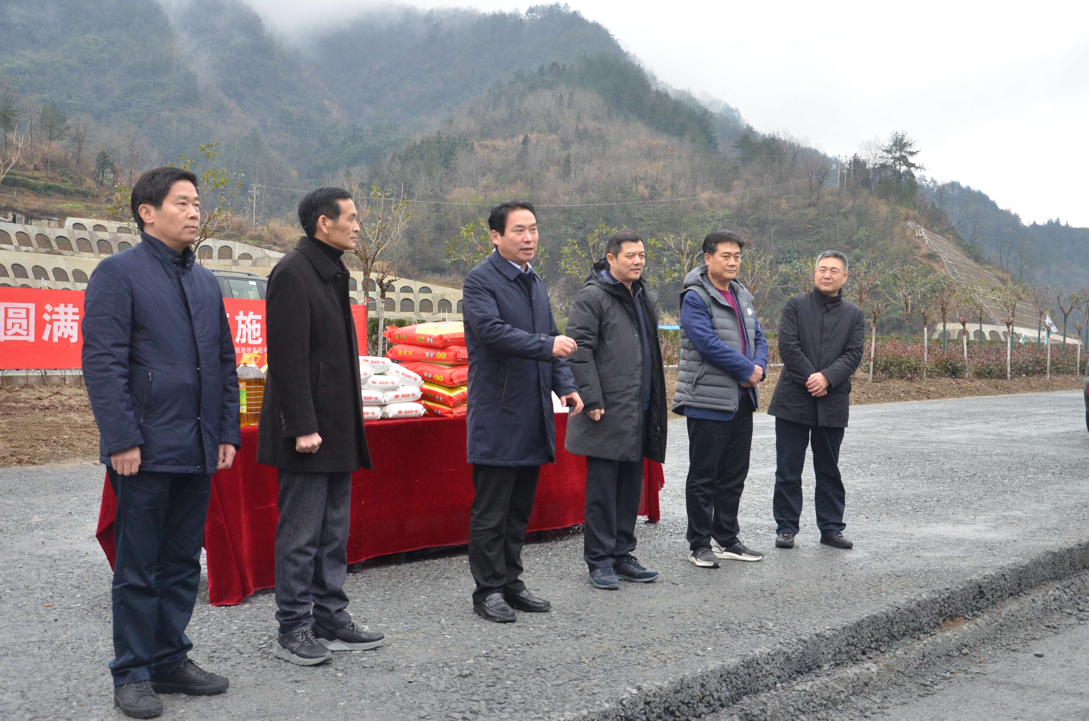 鎮高速天書峽服務區,秋山隧道,安嵐高速漢江特大橋,嵐皋縣互通立交等